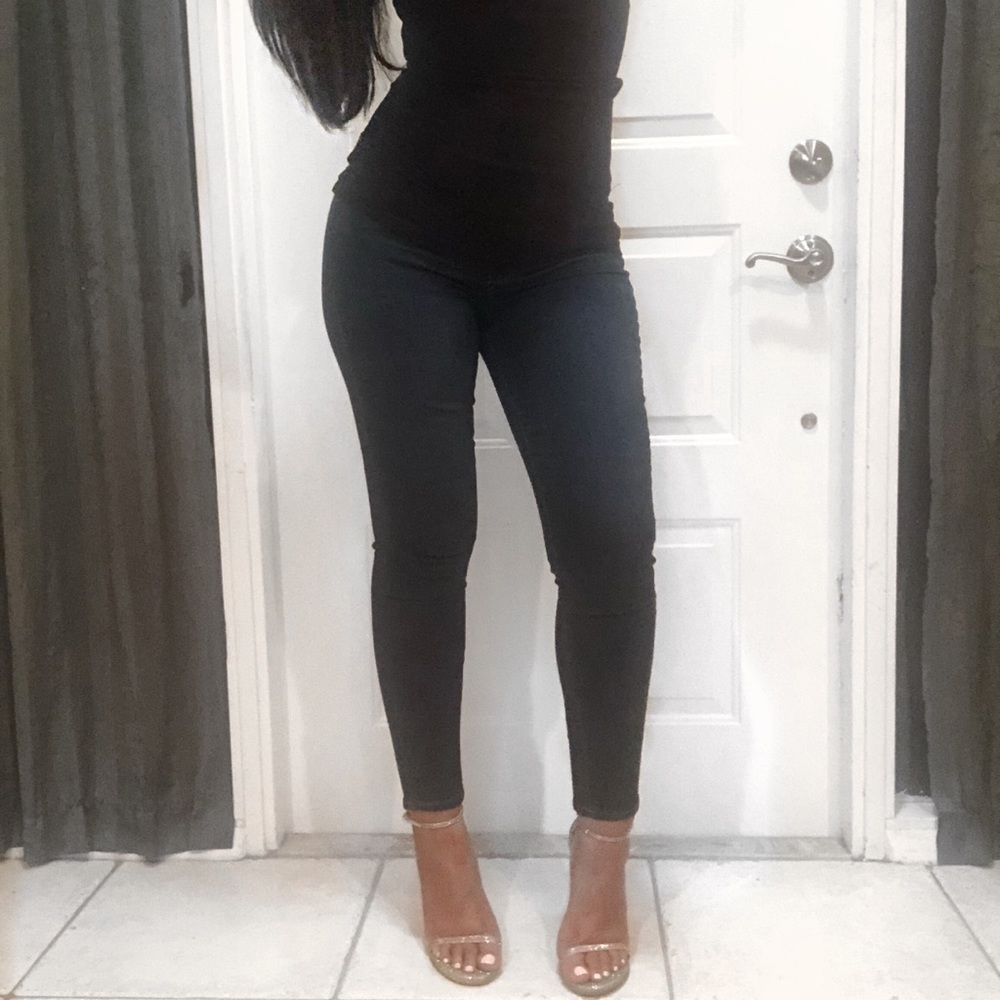 Paige verdugo crop jeans. Size 29... Like New